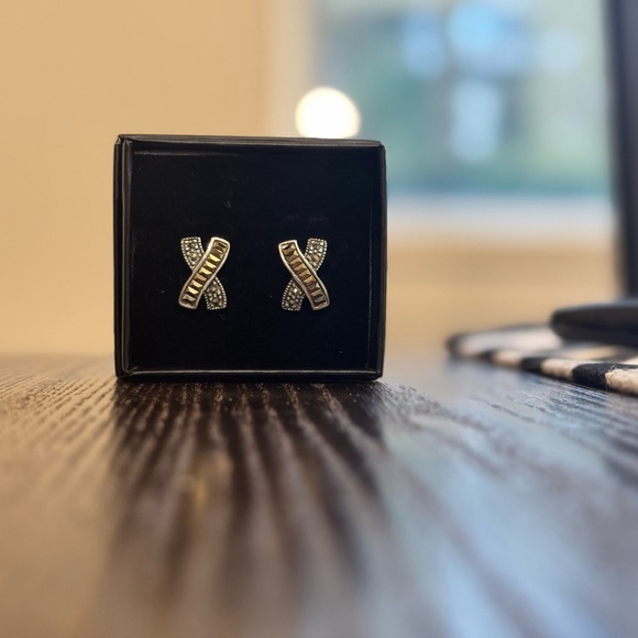 Sterling Silver “X” with black stones stud earrings with backs and box - Picture 2 of 5